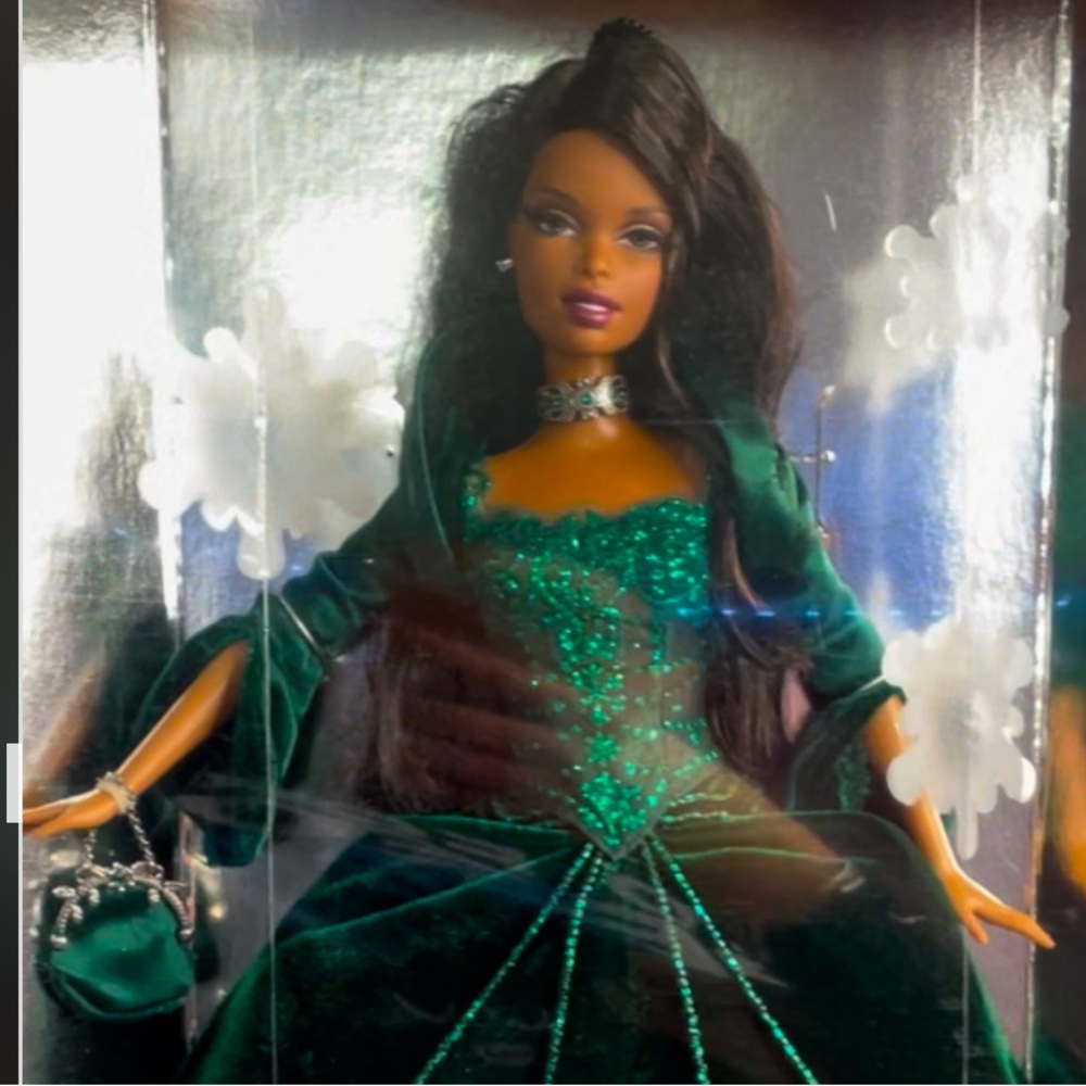 ✨NWOT✨ Collectible 2004 Special Edition Holiday Barbie Doll ~ NEVER OPENED